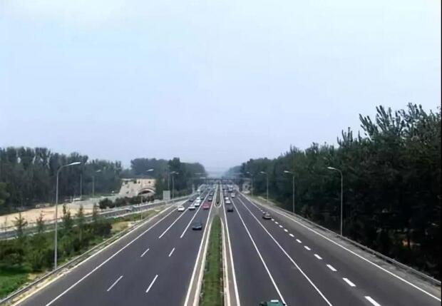 间断性才淄门的操作，能让我们在行驶时省油吗？