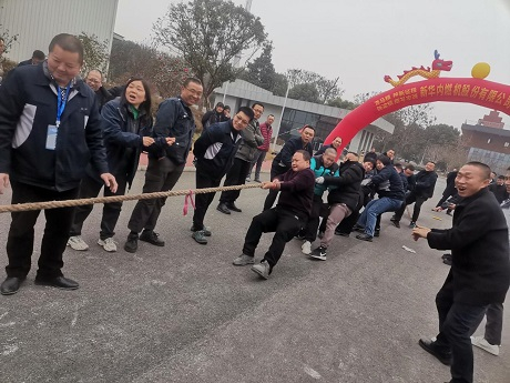 “龙马心灵新征程 急剧精密写忠诚”2024新年拔河角逐